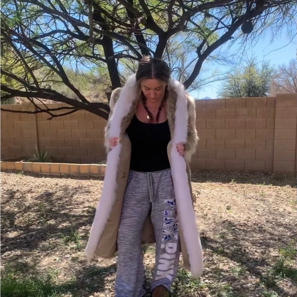 Luxurious Fur full length Coat - Picture 4 of 12